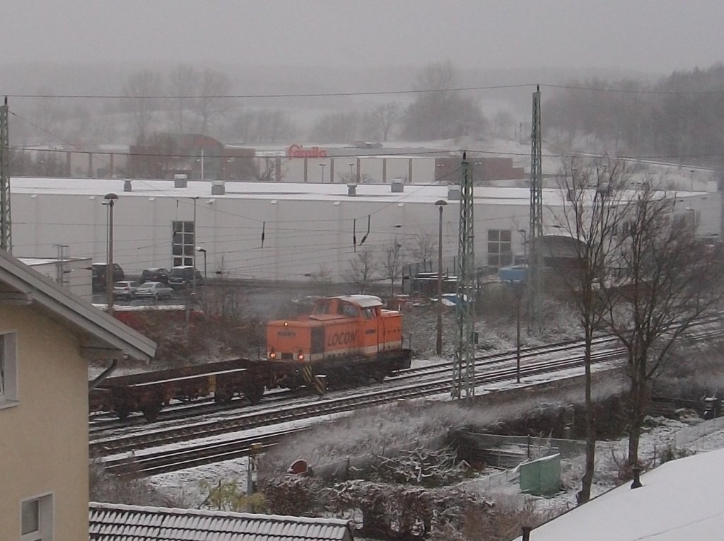 Trotz Schneefall brauchte ich am 24.November 2010 nicht umbedingt vor die Haustr um LOCON-102 zufotografieren.Einfach aus meinen Zimmerfoto heraus fotografiert.