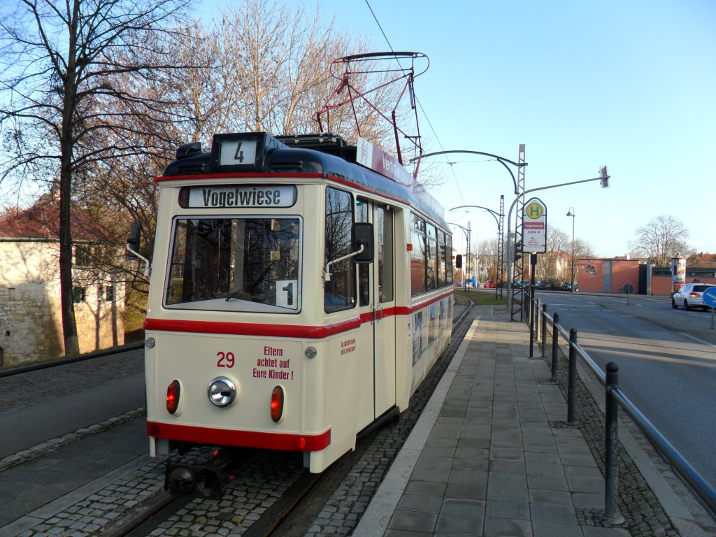 Tw 29 an der Hst. Vogelwiese kurz vor Abfahrt in Richtung Hauptbahnhof; 10.12.2011