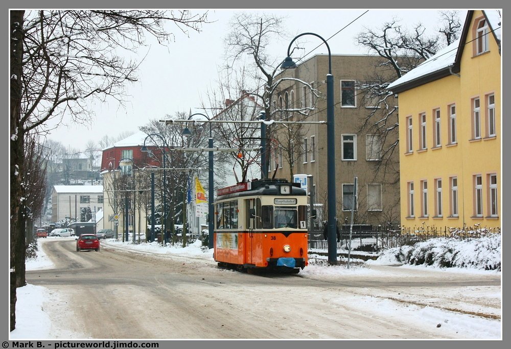 Tw 38 auf dem Weg zum Hauptbahnhof in der Bahnhofsstra�e; 08.01.2010 (Foto: Mark B�schel)