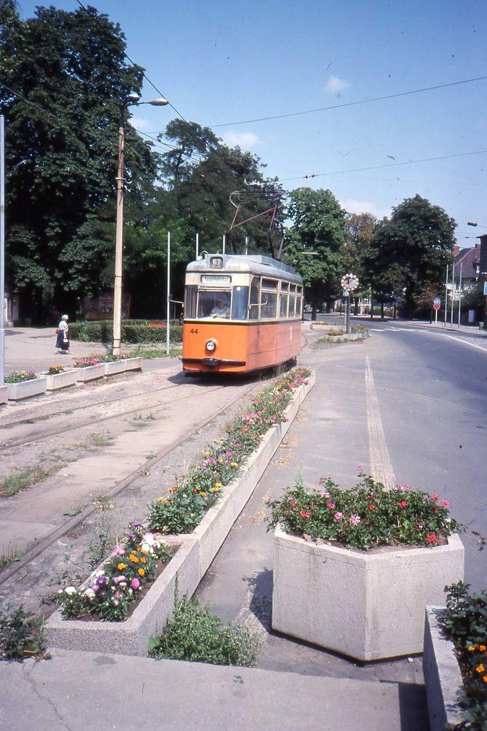 Tw 44 im August 1989 am Theaterplatz in Naumburg. (Foto: Felix Ormerod)