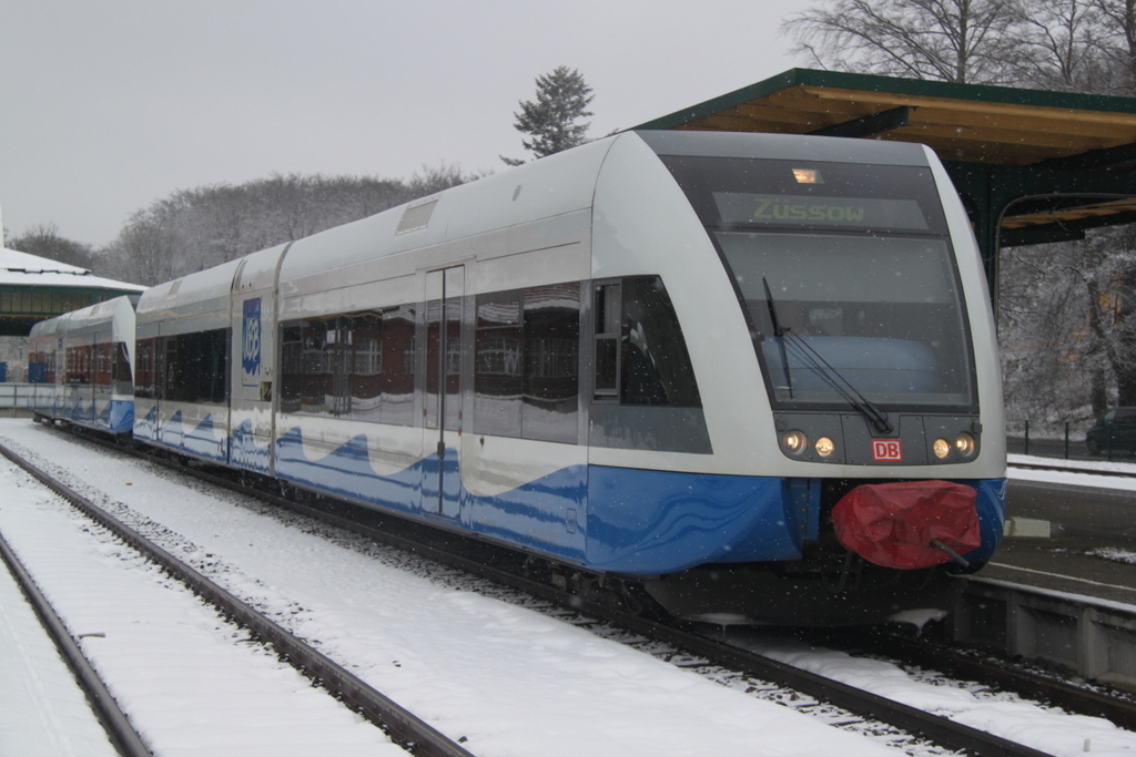 UBB 29414 von Swinoujscie Centrum nach Zssow kurz vor der Ausfahrt im Seebad Heringsdorf.30.03.2013 