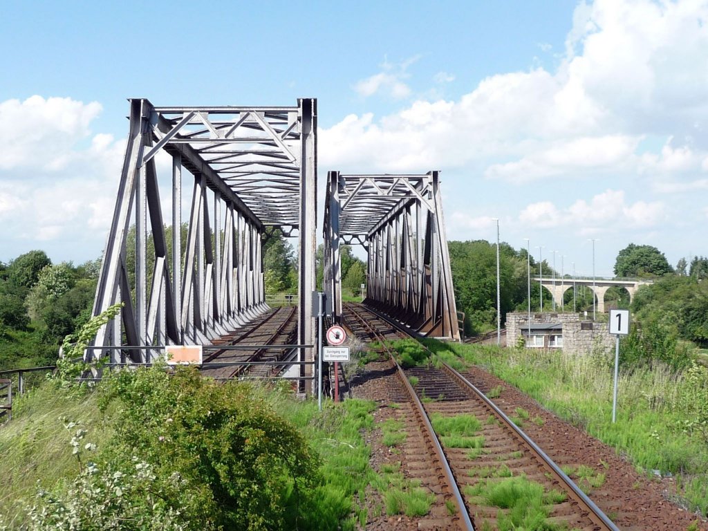 �berf�hrungsbauwerk Richtung Teuchern in Zeitz. Darunter verl�uft die Hauptstrecke Saalfeld - Leipzig; 11.06.2008 (Foto: Ralf Kuke)