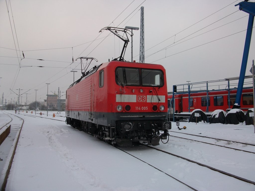 Und wer stand denn da am 04.Dezember 2010 im Bh Rostock ? 114 005 !