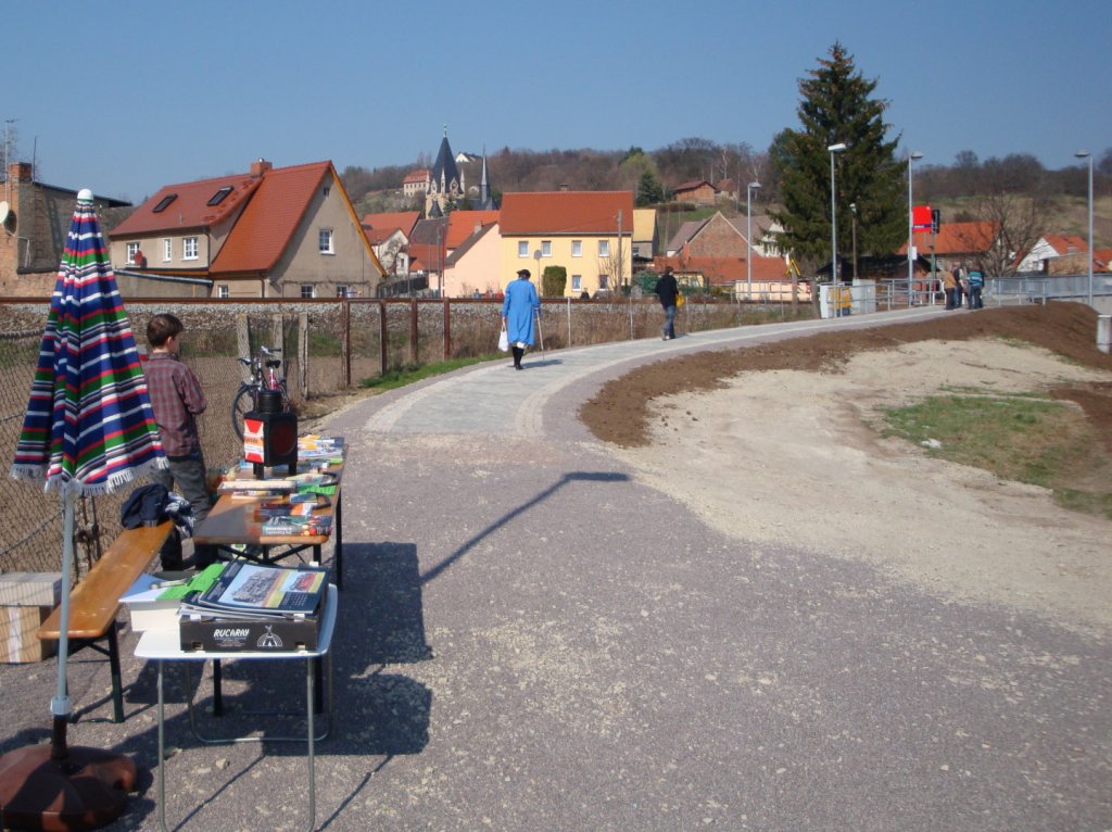 Unser Informationsstand anl�sslich der Er�ffnung vom neu errichtete Haltepunkt in Ro�bach am 24.03.2012. (Foto: G�nther G�bel)
