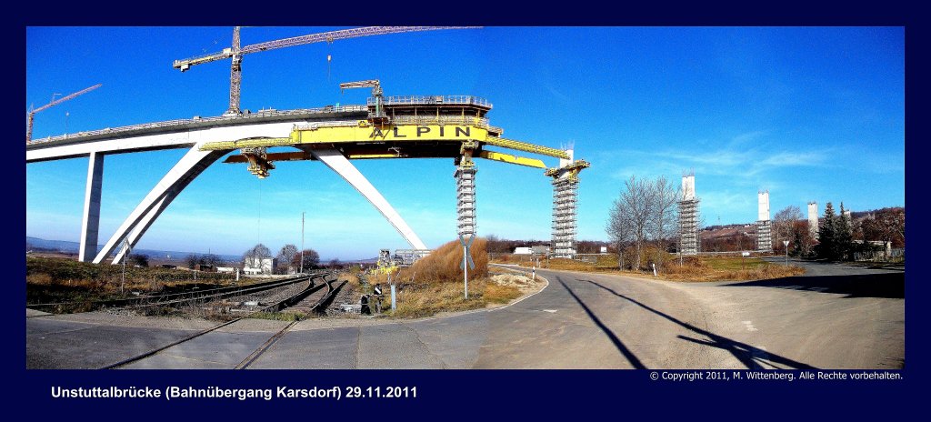 Unstruttalbr�cke am Bahn�bergang der L177 in Karsdorf am 29.11.2011.