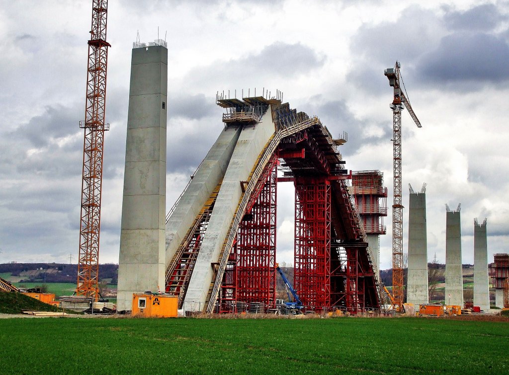 Unstruttalbr�cke mit Blick auf den ersten Bogen
am 20.6.2009