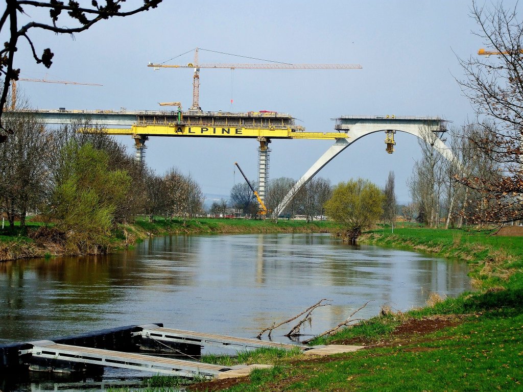 Unstruttalbr�cke mit Blick �ber die Unstrut bei Hochwasser
am 16.1.2011