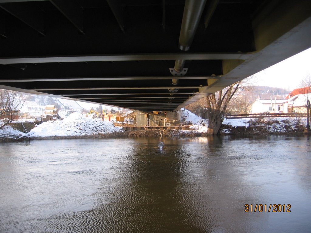 Unter der neue Saalebr�cke in Ro�bach; 31.01.2012 (Foto: Hans Grau)