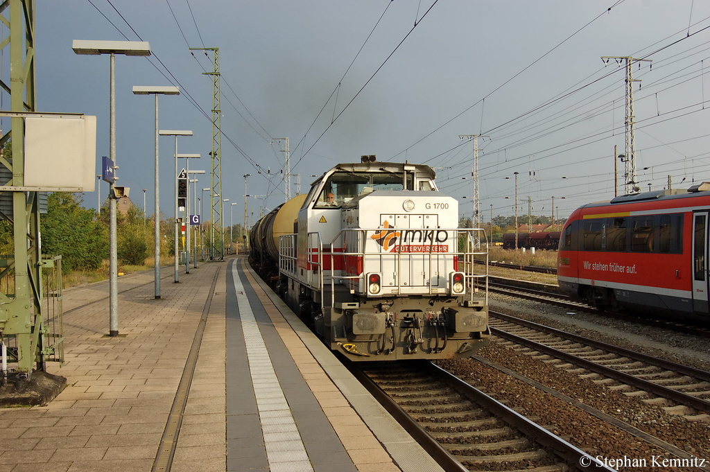 V 19 (277 808-2) mkb - Mindener Kreisbahnen GmbH mit einem Xylole Kesselzug in Stendal Richtung Gardelegen unterwegs. 25.10.2011