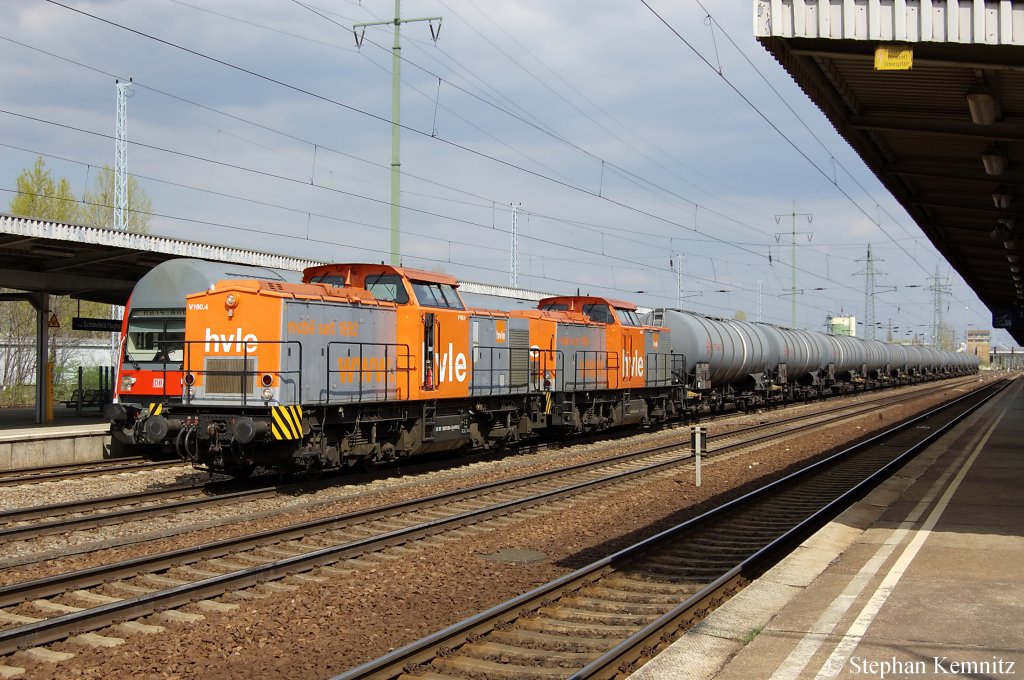 V160.4 (203 109-4) & V160.7 (203 150-8) der hvle mit Kesselzug in Berlin Schnefeld-Flughafen. 16.04.2011