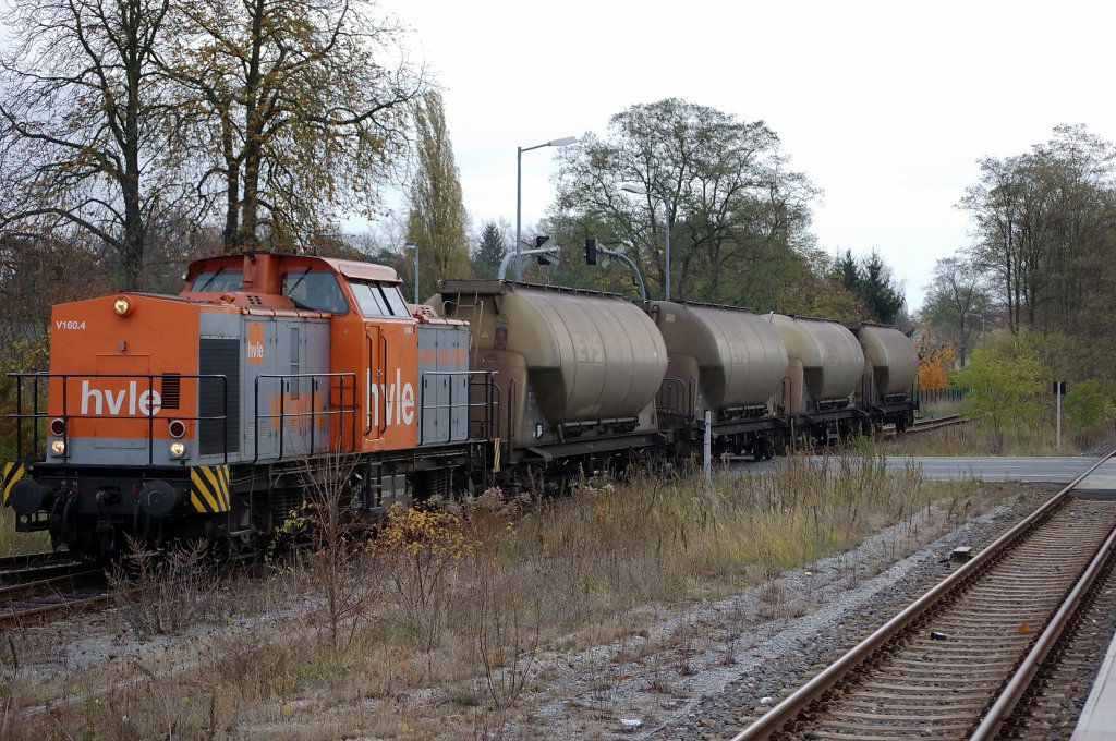 V160.4 (203 109-4) der hvle mit einem Kesselzug von Premnitz Gewerbegebiet nach Wustermark Rbf in Premnitz Nord. 03.11.2010