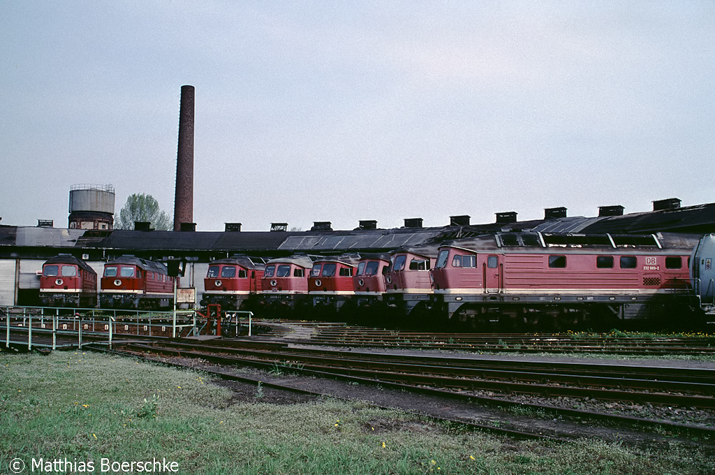 V300 Parade am 03.05.1997 vor dem Lokschuppen des Bahnbetriebwerks in Zeitz. (Foto: Matthias Boerschke)
