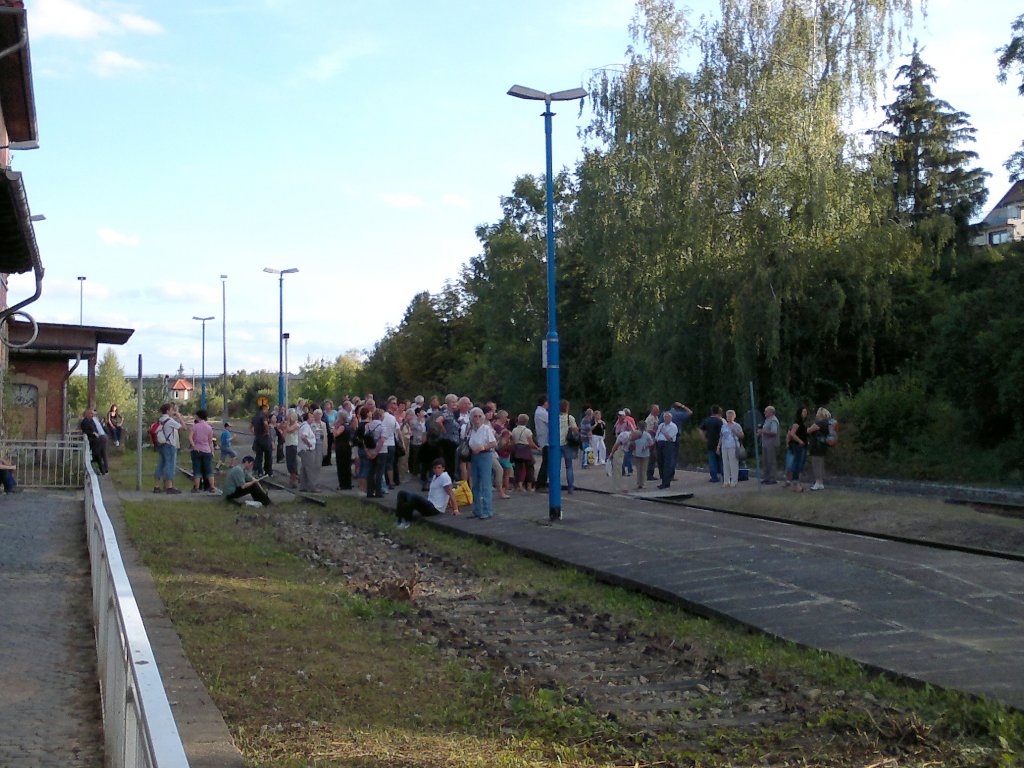 Volle Bahnsteige zum Winzerfest in Freyburg; 10.09.2011