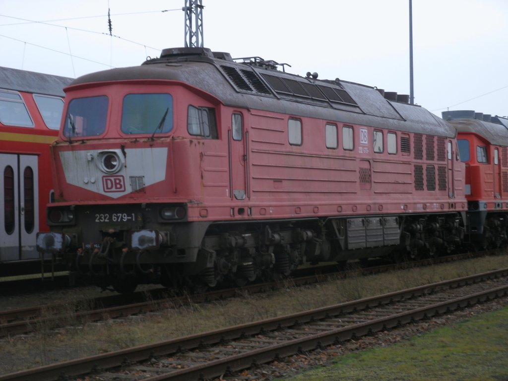 Von 232 679 heit es langsam Abschied zunehmen,denn die Lok wird demnchst Mukran endgltig fr immer verlassen.Am 03.Dezember 2011 stand die Lok noch in Mukran.