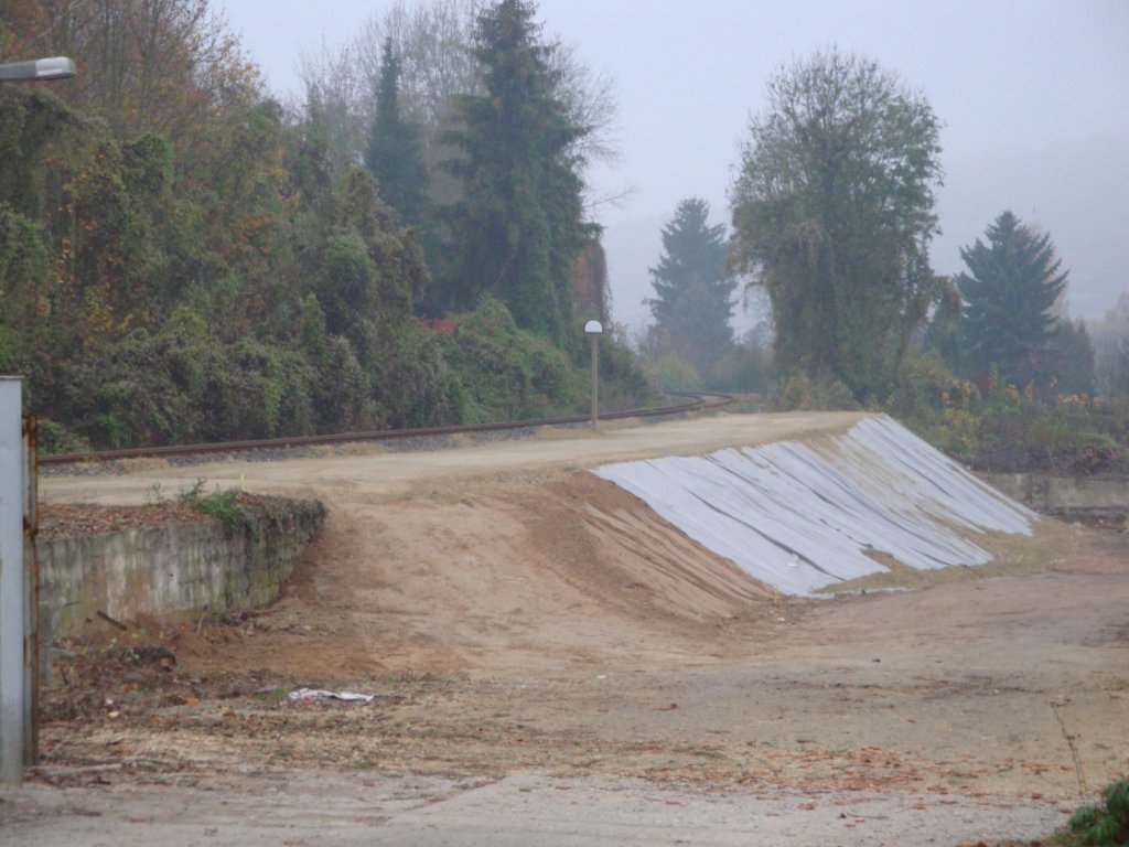 Vorbereitungen f�r den Neubau eines Haltepunkts in Freyburg, der den bisherigen Bahnhof ersetzen wird; 07.11.2011 (Foto: G�nther G�bel)