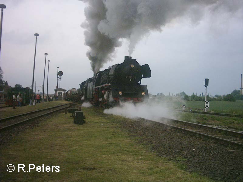 Vorspannleistung von 41 1231-4 vor der 52 8184-5 mit dem Fotogterzug. Mai 2006