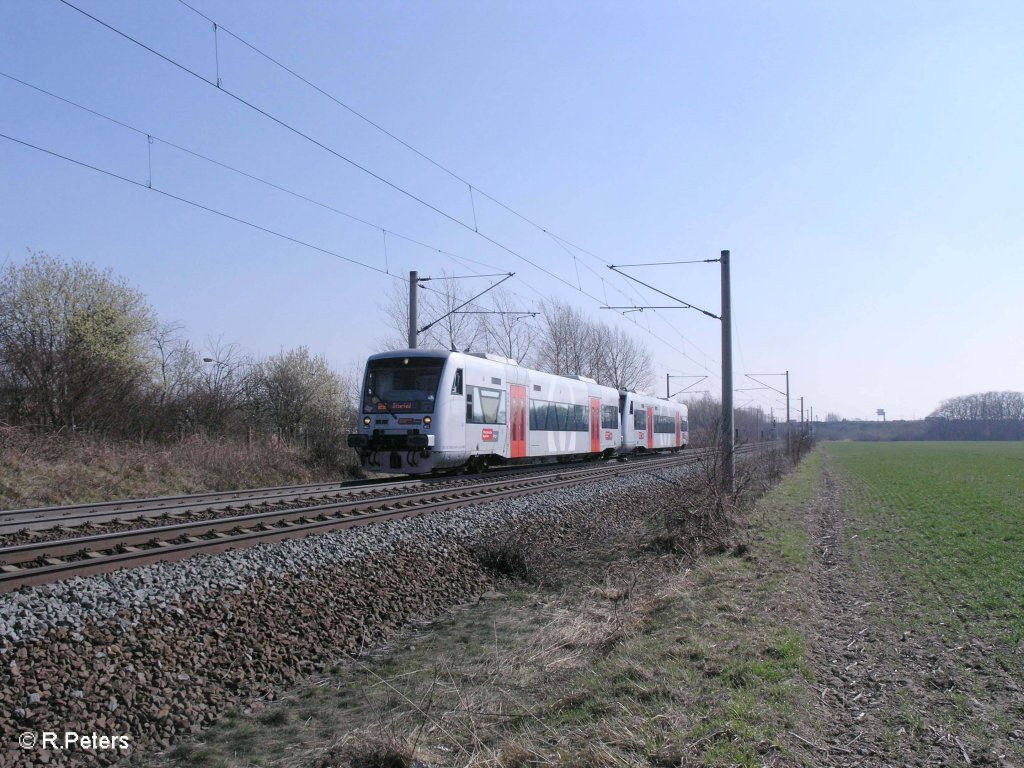 VT 015 (95 80 0650 547-2 D-VVRO)+ VT 002 (95 80 0650 534-0 D-VVRO) als MRB80271 Bitterfeld bei Podelwitz. 29.03.11	