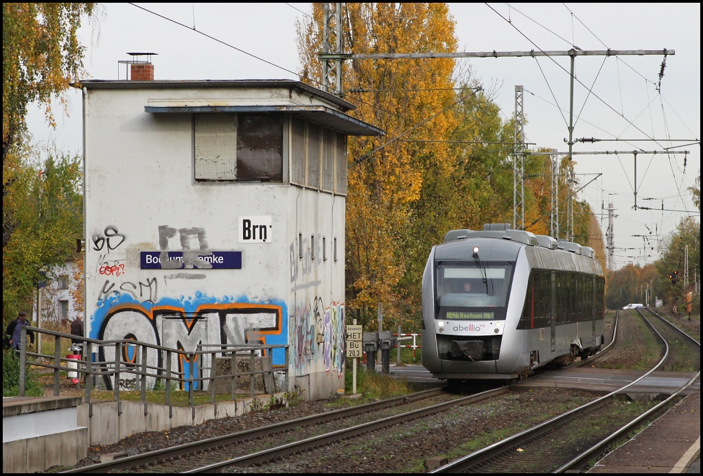 VT 11001 als RB 46 nach Bochum Hbf am 03.11.11 bei der Einfahrt von Bochum Riemke