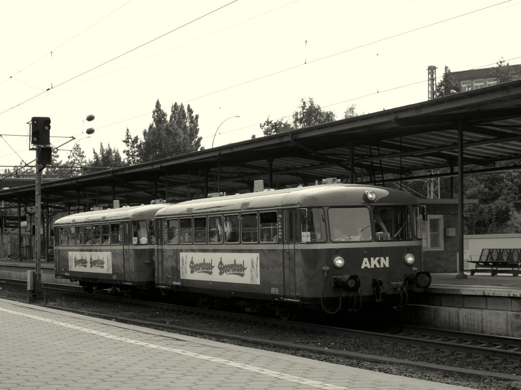 VT 3.08+3.09 der AKN fuhren als Sonderzug von Stade kommend aus dem Harburg Bhf am 11.9 in Richtung Hamburg Hbf.