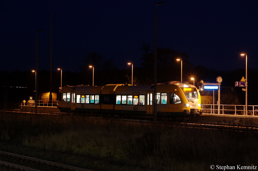 VT 646.043 (646 043-9) der ODEG - Ostdeutsche Eisenbahn GmbH als OE51 (MR 68937) von Rathenow nach Brandenburg Hbf in Rathenow. Ab dem 11.12.2011 ist das dann ein ganz normales Bild in Rathenow. 05.12.2011