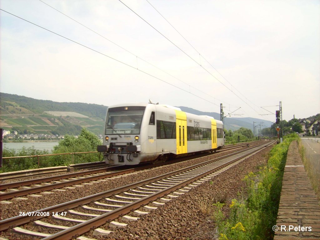 VT013 rollt bei Rheindiebach als Rb Koblenz. 26.07.08