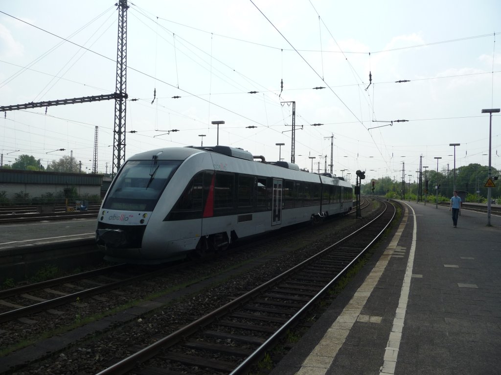 VT11.002 der Abellio erreicht am 21.04.2011 Wanne-Eickel
RB46 -> Bochum Hauptbahnhof