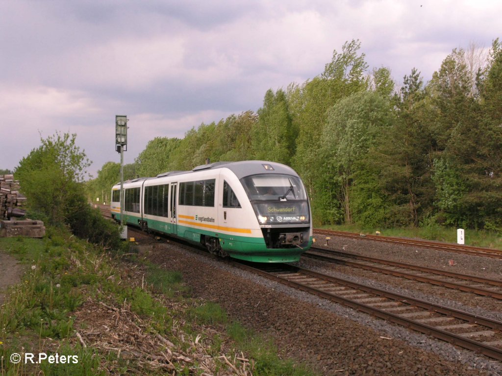 VT13 bei Schnfeld auf dem Weg nach Schwandorf. 14.05.08