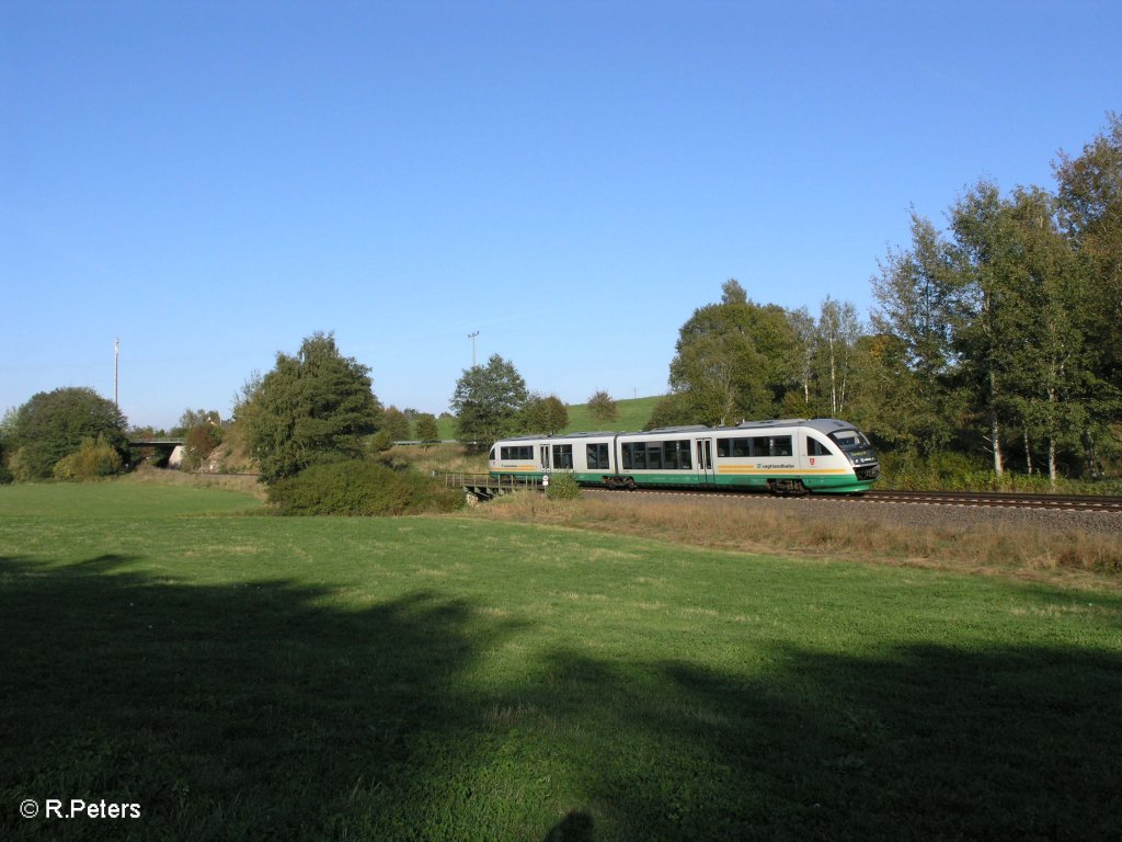 VT16 „Stadt Regensburg“ zieht bei Rthenbach im Steinwald als VBG86567 nach Regensburg vorbei. 27.09.09


