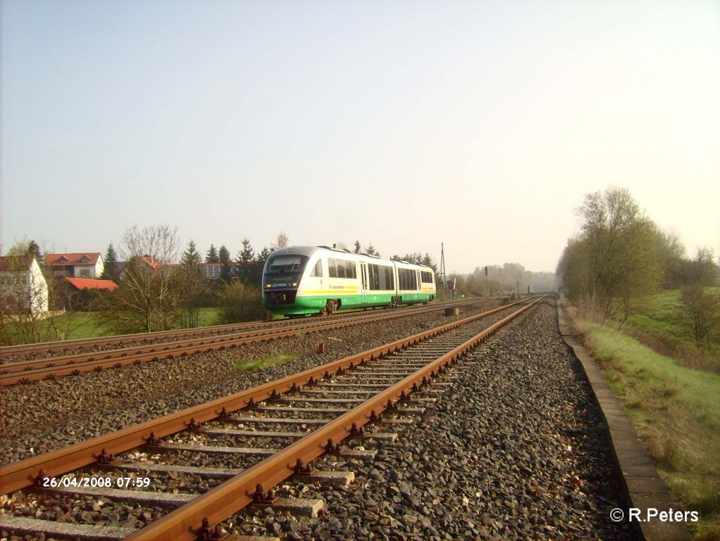 VT24 auf den Weg nach Regensburg bei Schnfeld. 26.04.08