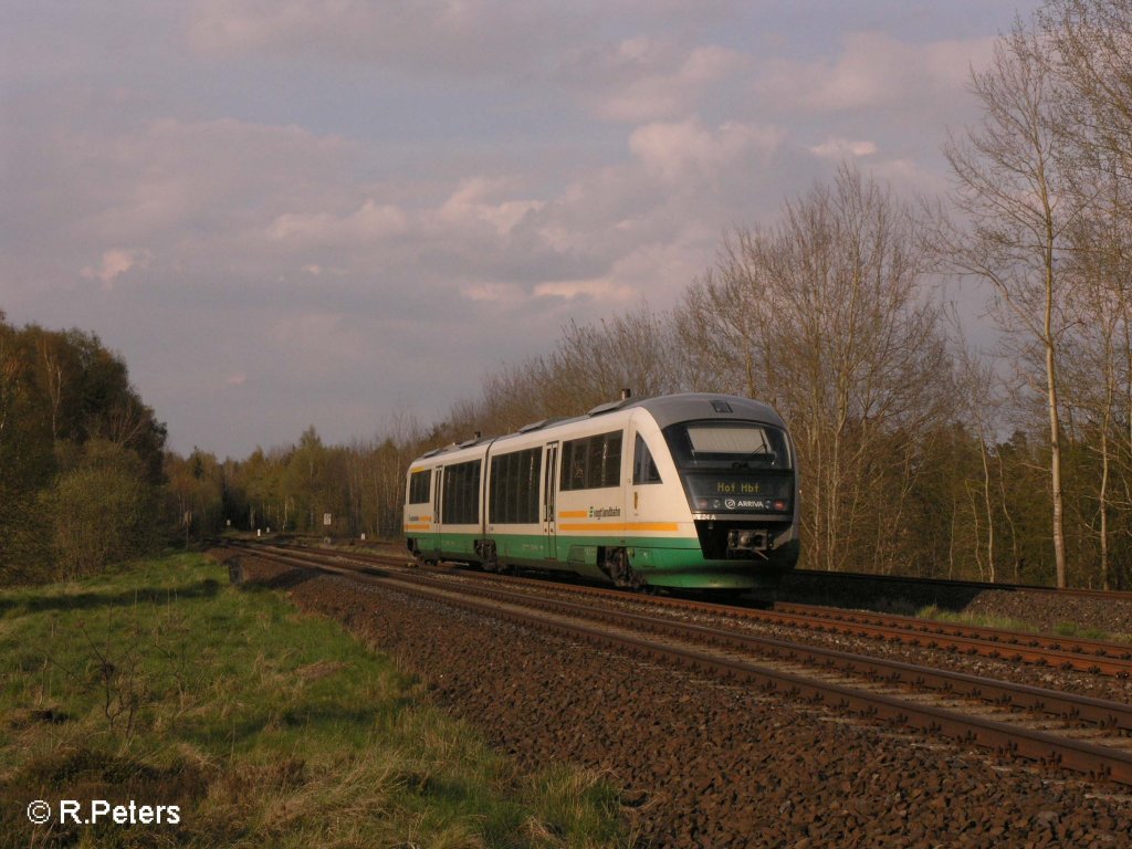 VT24 bei Schnfeld auf den Weg nach Hof. 28.04.08