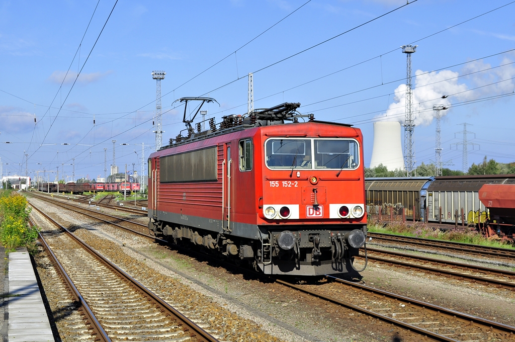 Whrend der Fahrt zum Zug konnte die 155 152 am 19.09.2011 in Rostock Seehafen geknipst werden.