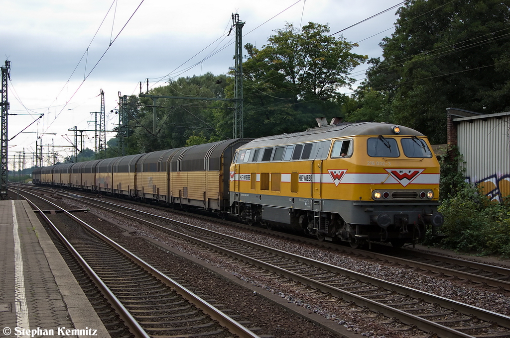 Wiebe Lok Nr.6 (216 032-3) mir einem Hccrrs Ganzzug der ARS Altmann in Hamburg-Harburg und bring diesen Zug nach Cuxhaven. 13.09.2012