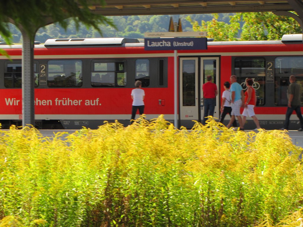 Winzerfestbesucher am 09.09.2012 im Bf Laucha.