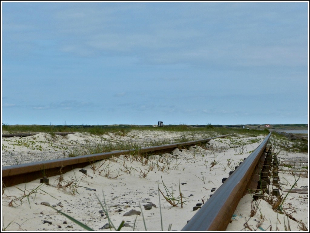 Wohin die Schienen wohl fhren?  Wangerooge, 07.05.2010 (Jeanny) Mit diesem Bild sagen wir tschs bis Freitag, resp. Samstag.