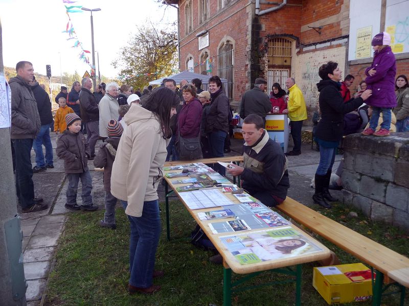 Zahlreiche Besucher kamen zu unserem 5. Damplokfest nach Karsdorf und informierten sich �ber die Eisenbahn in ihrer Region; 24.10.2010. (Foto: Ralf Kuke)