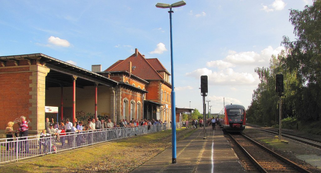 Zahlreiche Winzerfestbesucher reisten auch am 11.09.2010 per Bahn nach Freyburg, um das gr��te Weinfest in Mitteldeutschland zu besuchen.