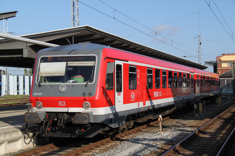 Zum Start meiner Fototour nach Hamburg gab es nach meiner Ankunft gleich 628 631 im Rostocker Hbf.(05.05.2011)