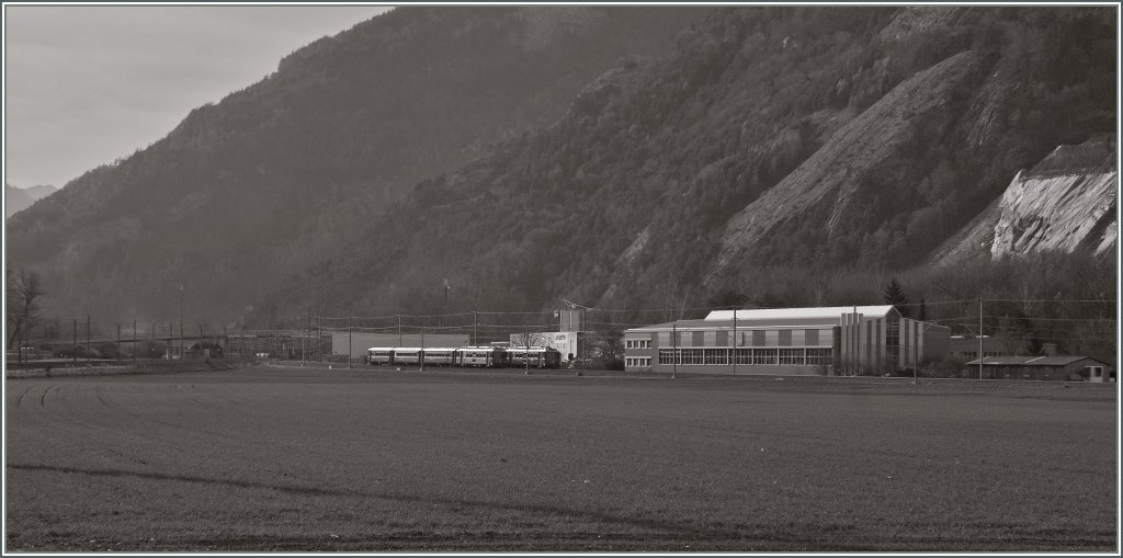 Zwei RhB Be 4/4 Pendelzge begegnen sich bei Untervaz. 1. Dez. 2011