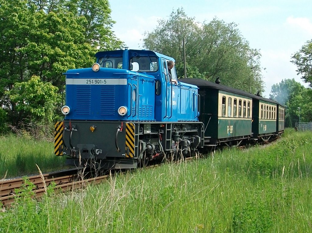 Zwischen Lauterbach Mole und Lauterbach war am 09.Juni 2010 die 251 901.