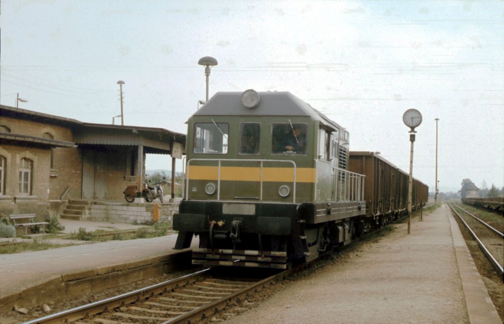ZWK WL 001 wurde am 31.08.1987 aus der CSSR nach Karsdorf überführt und übernahm ab Freyburg gleich den Kieszug nach Karsdorf. Später wurde die Lok in KEG 001, KEG 0701 und ARCO 4070.01-7 umbezeichnet. (Foto: Klaus Pollmächer)