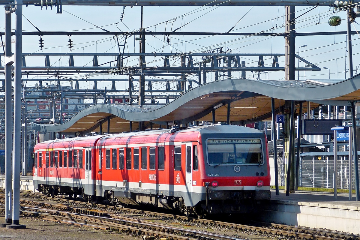 . Am 24.02.2014 staunten wir nicht schlecht, dass ein 628er auf der Strecke nach Kleinbettingen eingesetzt wurde. Da er ja sowieso keinen Strom braucht, konnte es ihm auch egal sein, dass es auf der Strecke Luxembourg - Kleinbettingen das belgische Stromsystem gibt. ;-) (Jeanny)