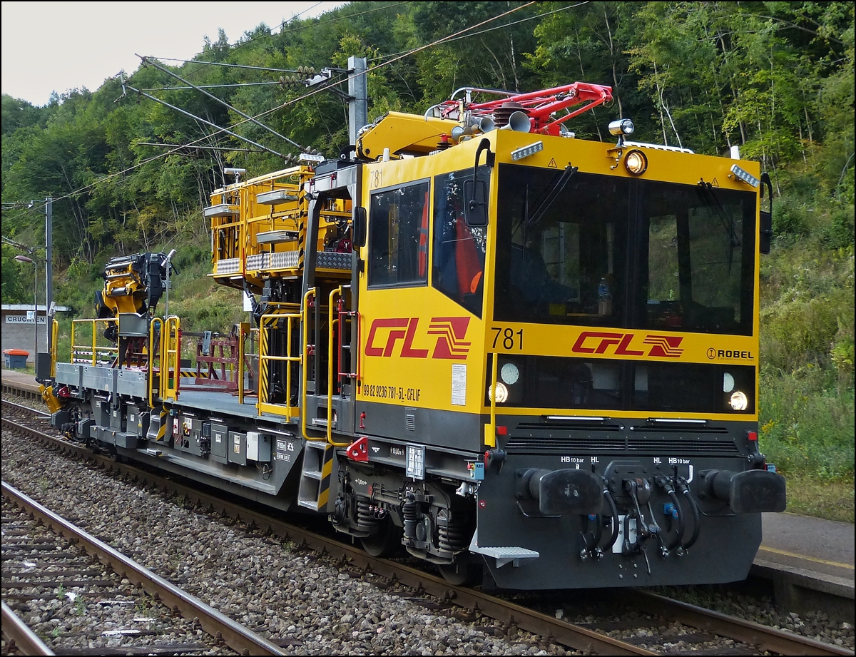 . Bedingt durch Bauarbeiten auf der luxemburgischen Nordstrecke zwischen Mersch und Ettelbrck, stand am 09.09.2013 der CFL IF ROBEL IIF 781 (9982 9236 781-5L-CFLIF) im Bahnhof von Cruchten. (Hans)