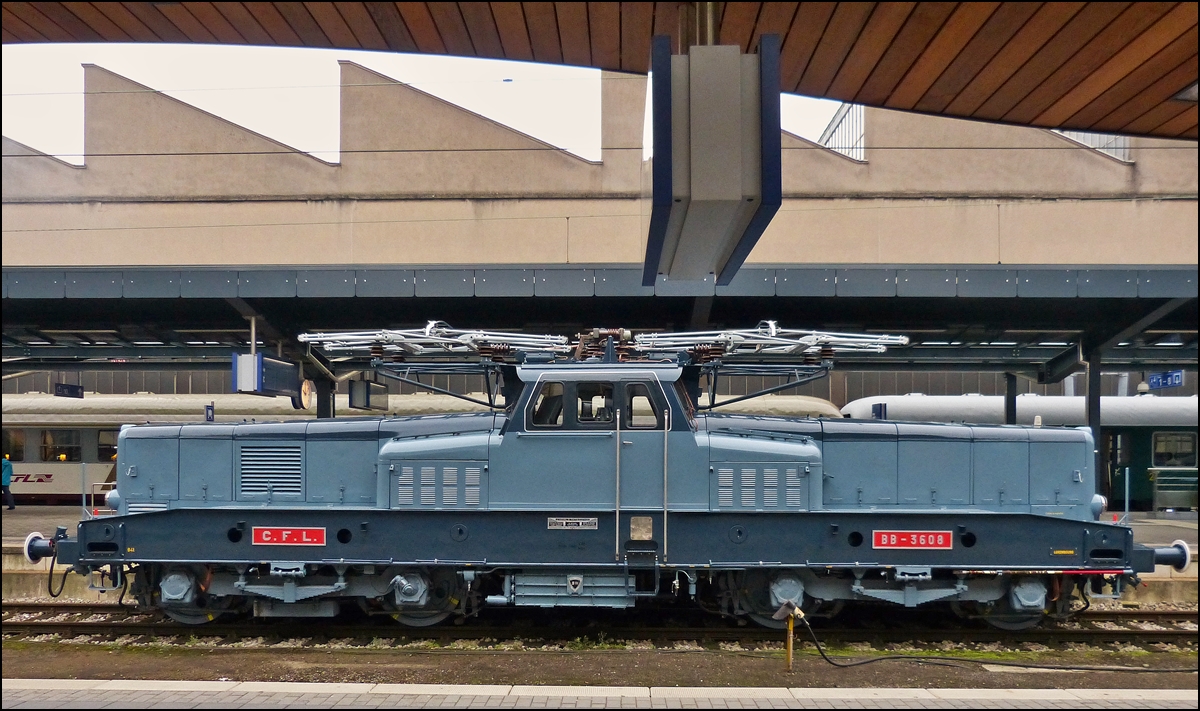 . Ein Seitenportrait der CFL BB 3608 im Bahnhof von Luxemburg Stadt. 12.10.2013 (Hans)