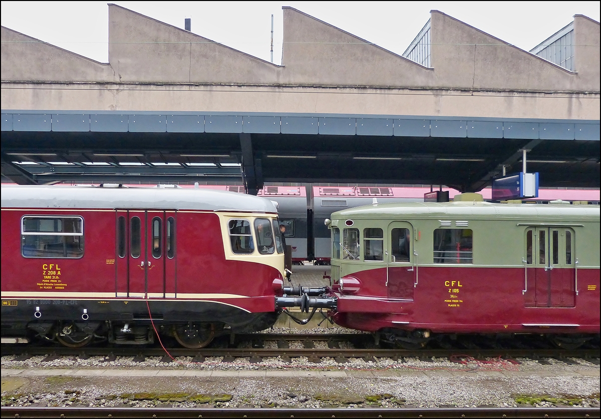 . Nasenvergleich - Die beiden historischen Triebzge erlaubten mir am 12.10.2013 die Aufnahme dieses Fotos: Rechts der Franzose De Dietrich Z 105 (BJ 1949) und links der Deutsche Westwaggon Z 208 (BJ 1956). (Hans)