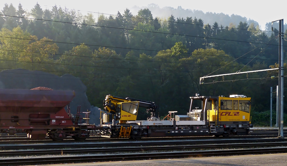 . Ungstig abgestellt - Am nebeligen Morgen des 27.09.2014 stand der CFL Robel N 714 im Bahnhof von Ettelbrck und wartete auf seinen Einsatz. (Hans)