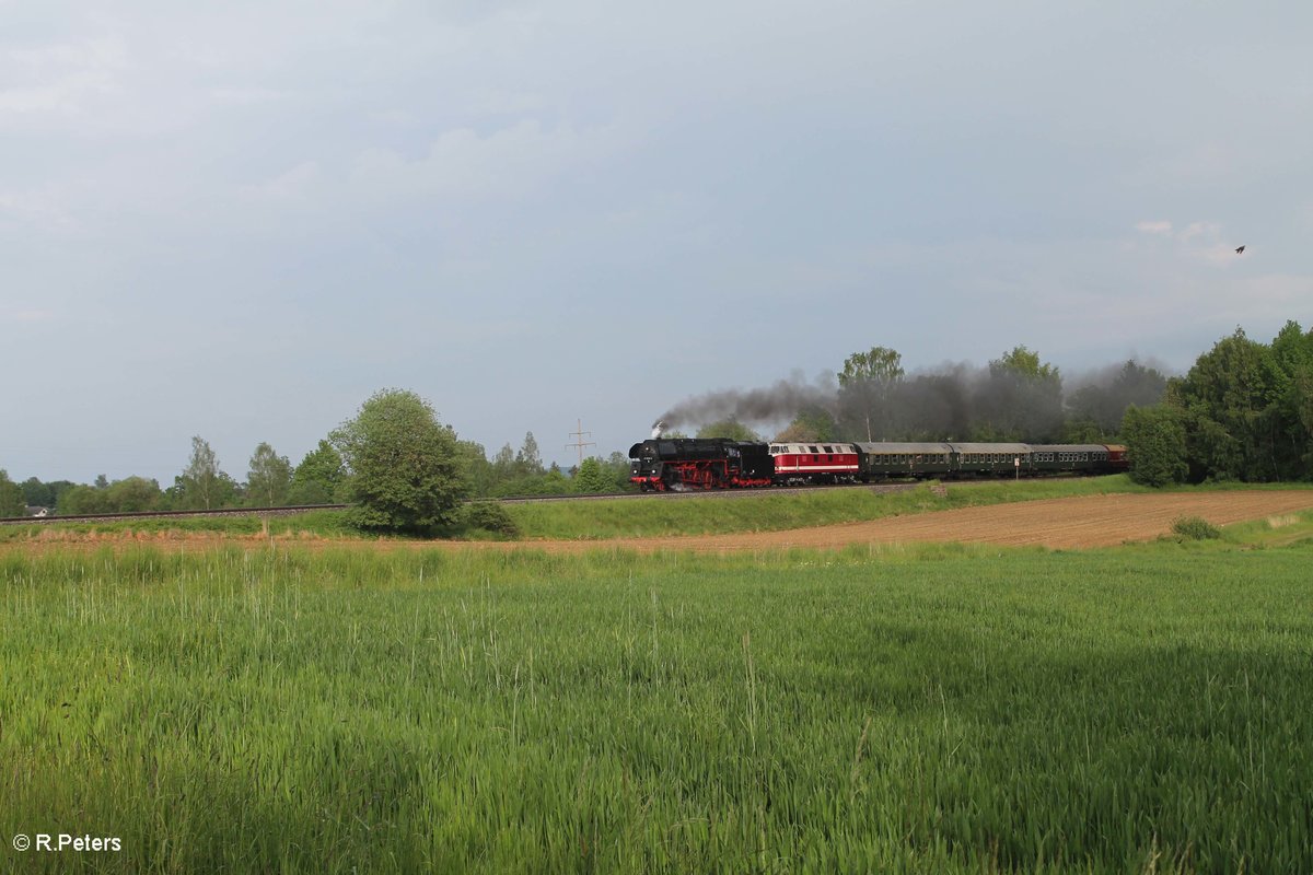 01 1509 und 118 770 mit dem Sonderzug Nürnberg - Dresden bei Unterthölau. 28.05.16