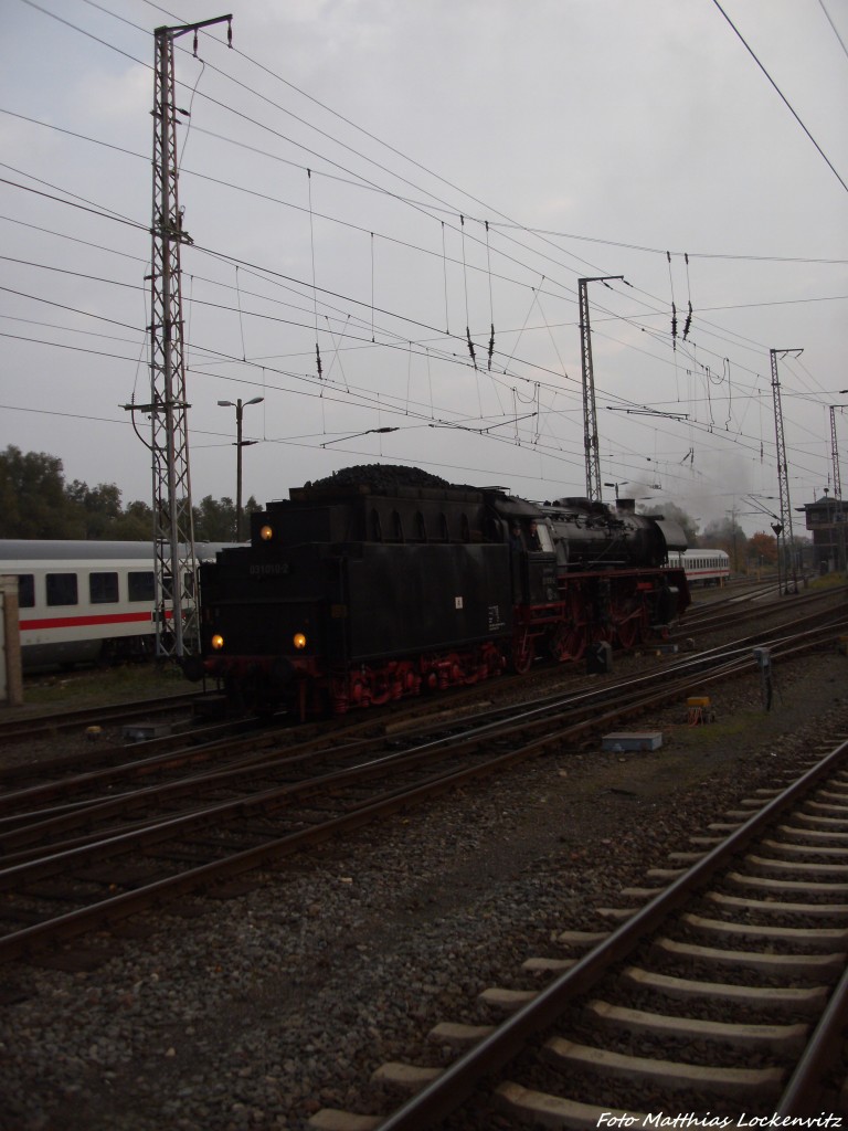 03 1010 bei der Einfahrt in den Stralsunder Hbf am 12.10.13