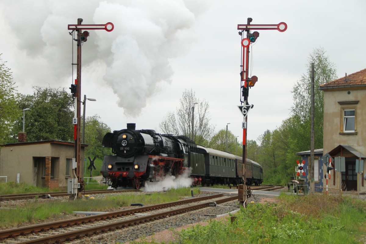 03 1010 bei der Scheineinfahrt in Deutschenbora.