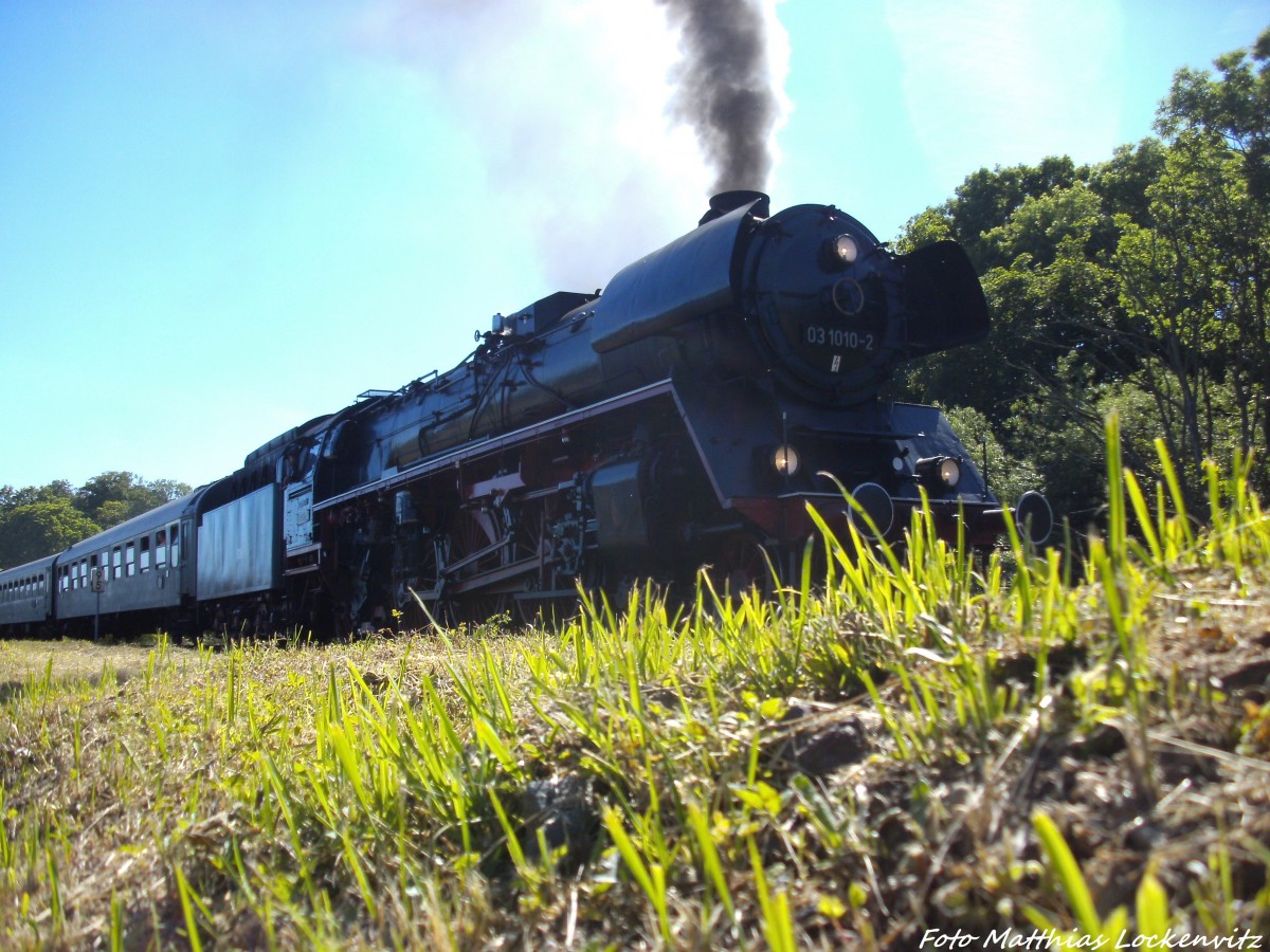 03 1010 beim Rangieren im Bahnhof Putbus am 15.6.14