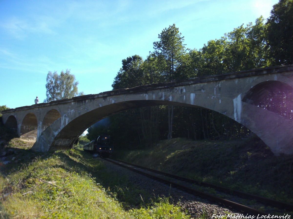 03 1010 beim Verlassen des Bahnhofs Putbus in Richtung Bergen auf Rügen am 15.6.2014